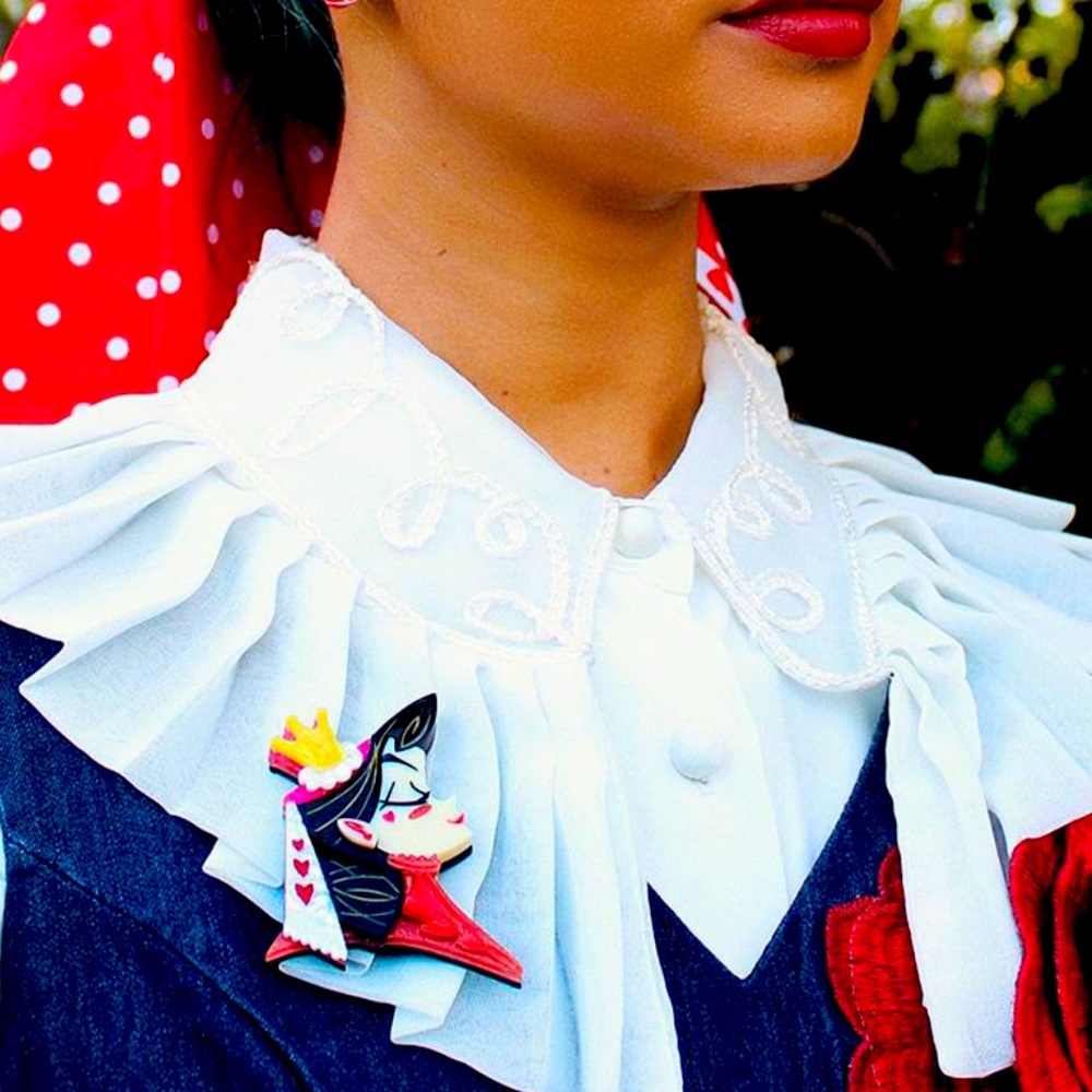 NIB ~ ERSTWILDER x KITSCHY WITCH “QUEEN OF HEARTS” BROOCH 🌹👑♥️